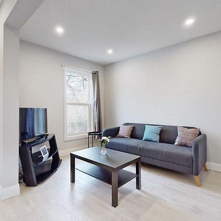 Three Bedroom In Хамилтън Екстериор снимка